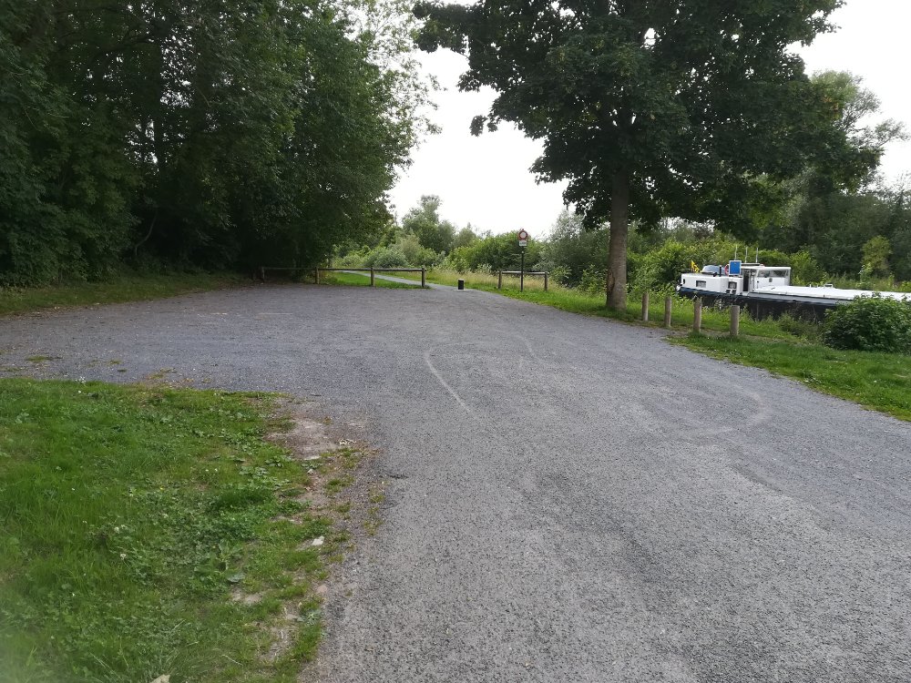 Aire camping-car  Clry-sur-Somme (80200) - Photo 1